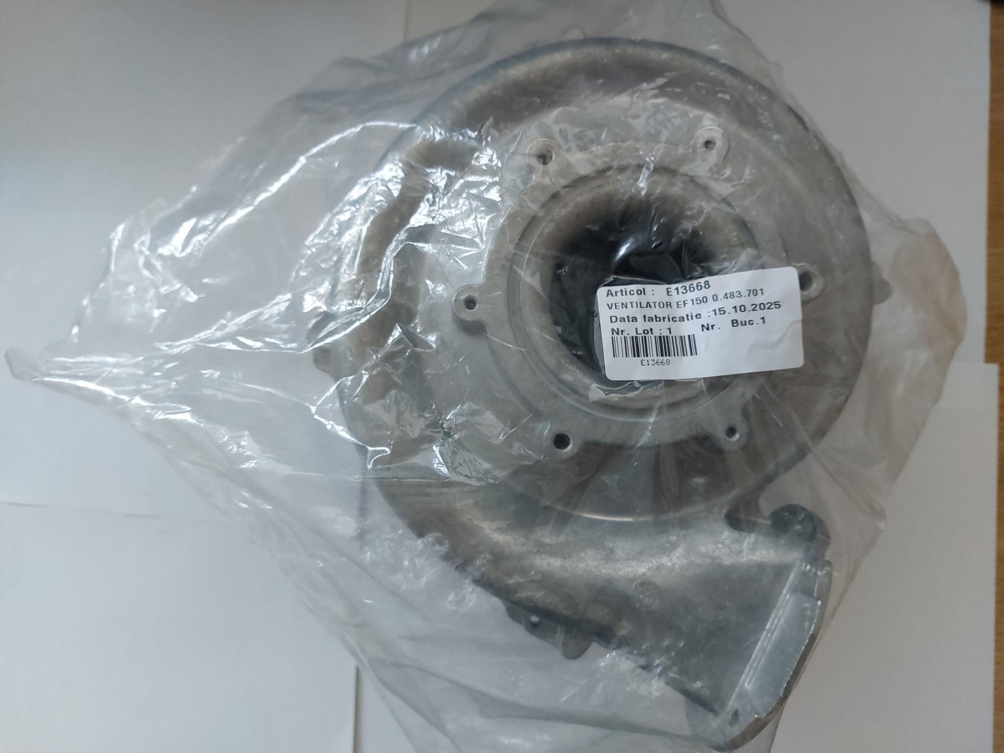 VENTILATOR E13668